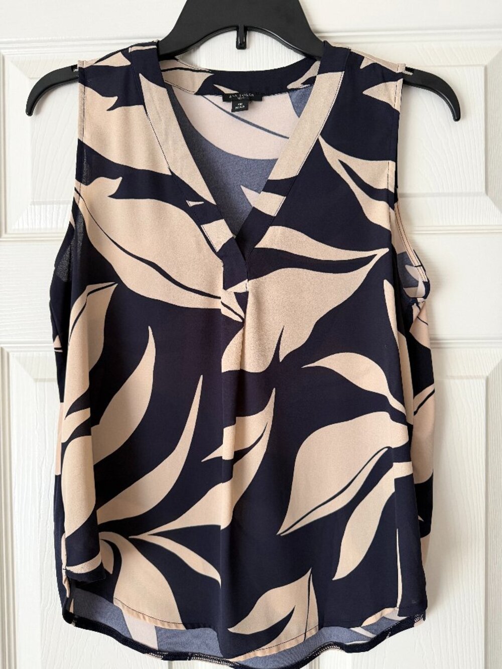 Ann Taylor XSP Petite Sleeveless Blouse Navy Tan Leaf Print